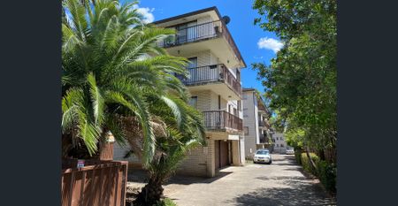 2 Bedroom Apartment with Air Conditioning - Photo 4