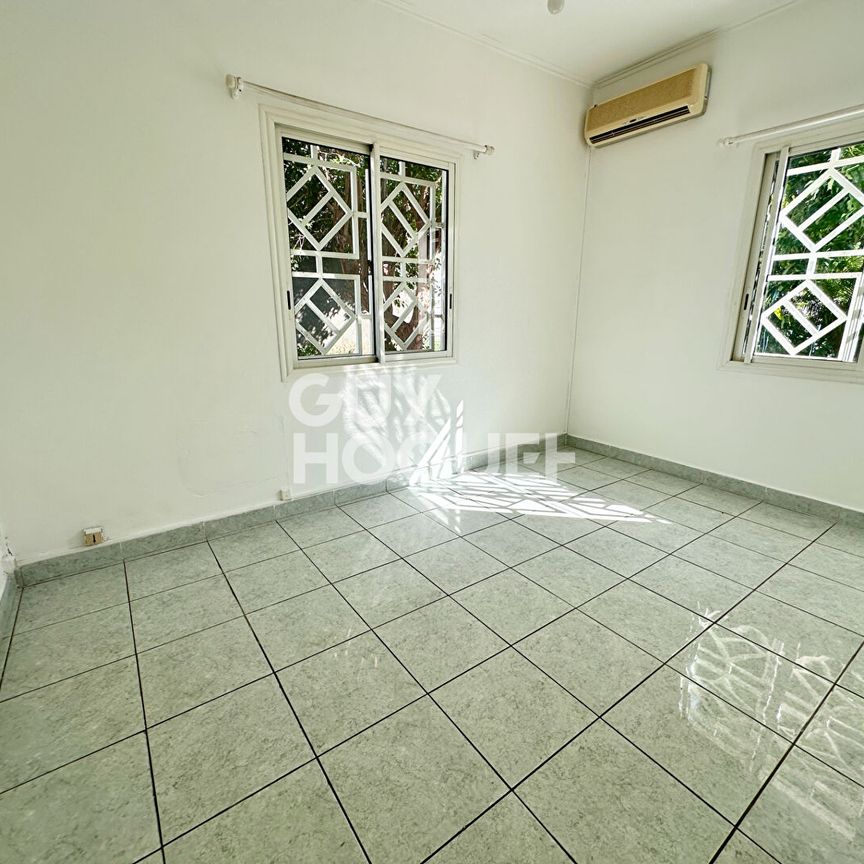 Maison en Location Saint Denis 4 pièce(s) 158 m2, - Photo 1