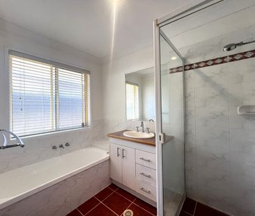 18 Mussau Street, Pacific Pines - Photo 1