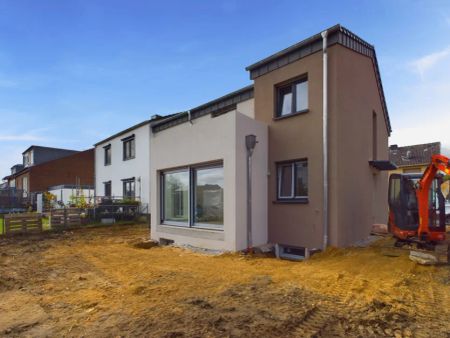 Exklusive Dachgeschosswohnung mit 3 Zimmern – Erstbezug nach Sanierung und Garten - Photo 5