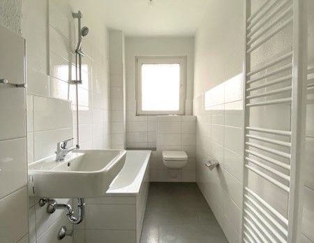 Renoviertes Wohnhighlight – Stilvolle 3 Zimmer Wohnung mit moderner Ausstattung - Photo 1