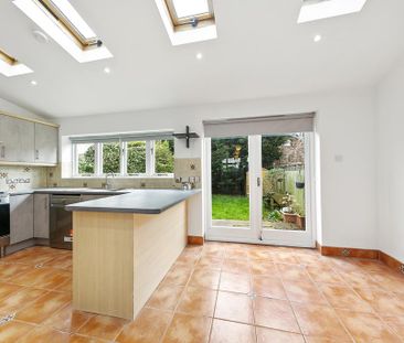 4 bedroom semi-detached house to rent - Photo 5