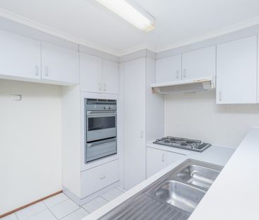 4 Nairn Place, Macquarie ACT 2614 - Townhouse For Rent | Domain - Photo 6