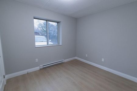 apartments at 349 Queenston Street - Photo 5