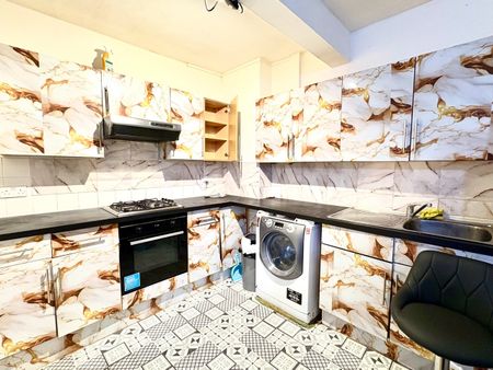 3 Bed Flat, Wealdstone, HA3 - Photo 3