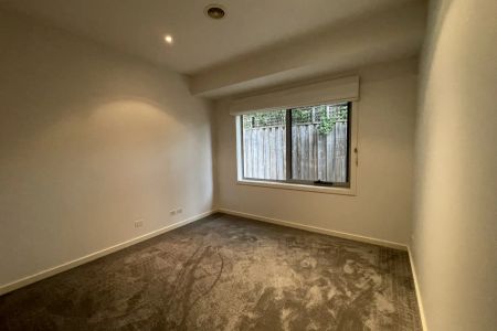 FAMILY HOME IN BEAUMARIS SECONDARY COLLAGE SCHOOL ZONE! - Photo 5