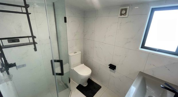 Modern Home in the Heart of Papatoetoe - Photo 1