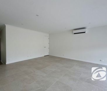BRAND NEW MODERN HOME IN PERFECT LOCATION - Photo 3