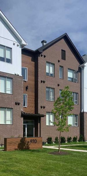 Condo a louer avec internet et stationnement intérieur - Photo 1