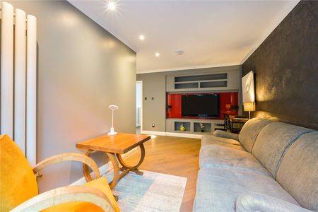 Newly Refurbished Three Bedroom Apartment in the Heart of Marylebone - Photo 2