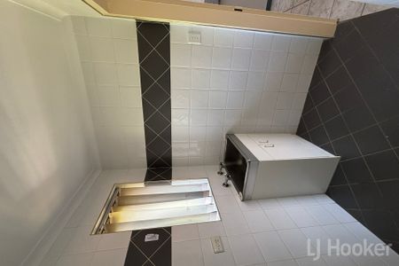 Two Bedroom Top Floor Unit - Photo 2