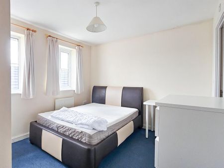 4 bedroom private hall to rent - Photo 3