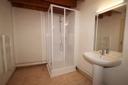 Location Appartement 3 pièces 72m² DECIZE 58300 - Photo 3