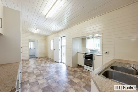 4 BEDROOM QUEENSLANDER IN BUNDABERG NORTH - Photo 4