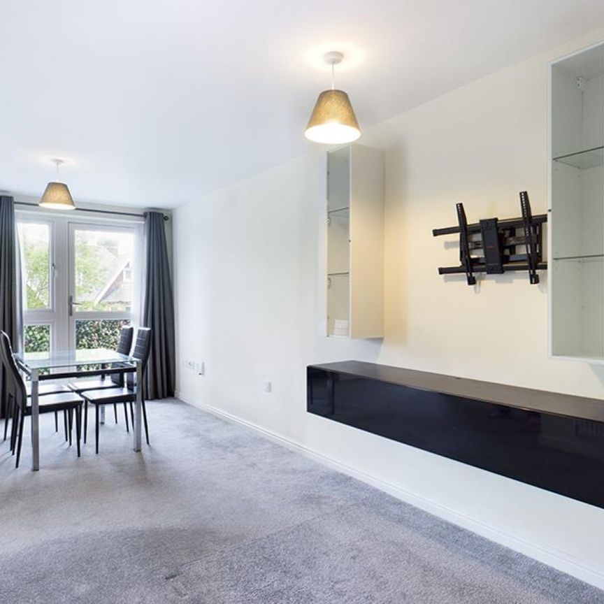 2 bedroom Flat To Let - Photo 1