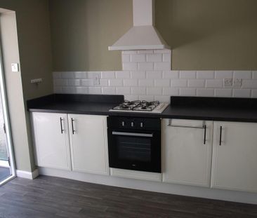 2 bed terraced house to rent in NE31 - Photo 5