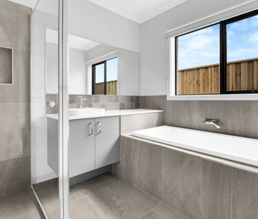 Modern Family Living in a Convenient Sunbury Location - Photo 2