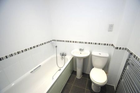 2 bedroom flat to rent - Photo 5