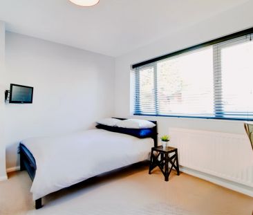 6 Bedrooms 2 bathrooms - Photo 5