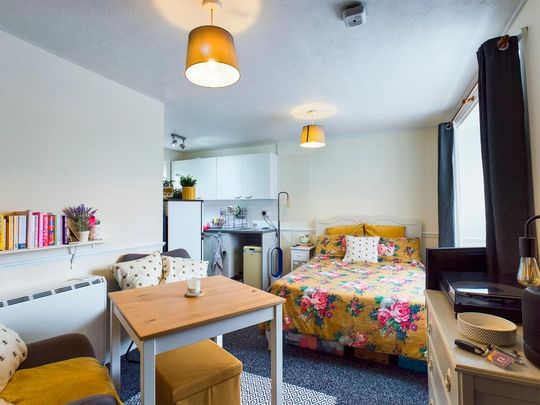 Studio to rent - Photo 1