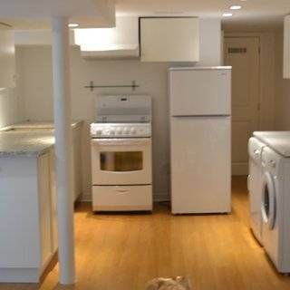 Bright Fully Renovated Clean Studio Basement Apartment - Photo 1