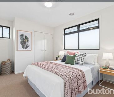 Brighton East - Photo 2