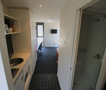 Stylish, Furnished Studio Apartment in a Prime Inner-City Location - Photo 4