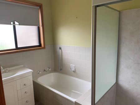 Neat & Tidy Family Home. - Photo 5