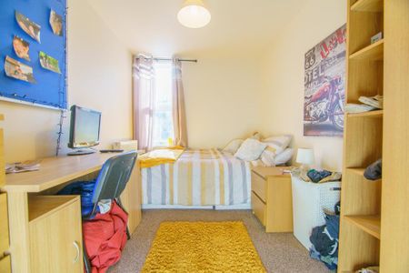 1 bedroom in a house share to rent - Photo 3