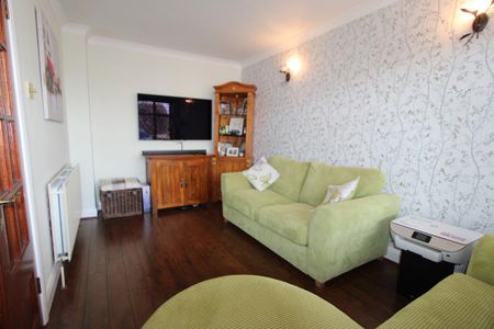 3 bedroom semi-detached house to rent - Photo 3