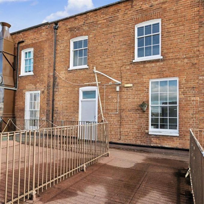 3 bedroom flat to rent - Photo 1