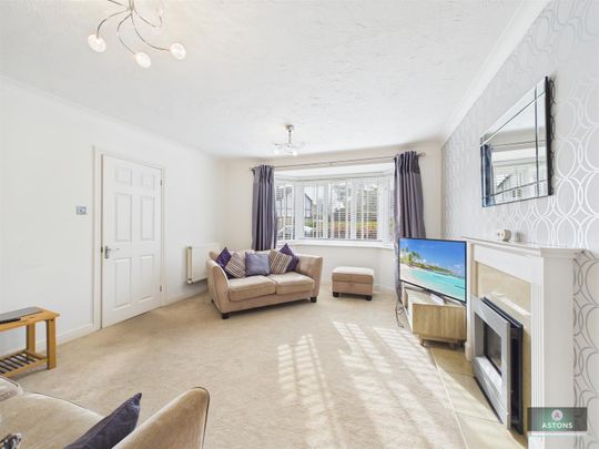 Osmund Close, Worth, Crawley - Photo 1