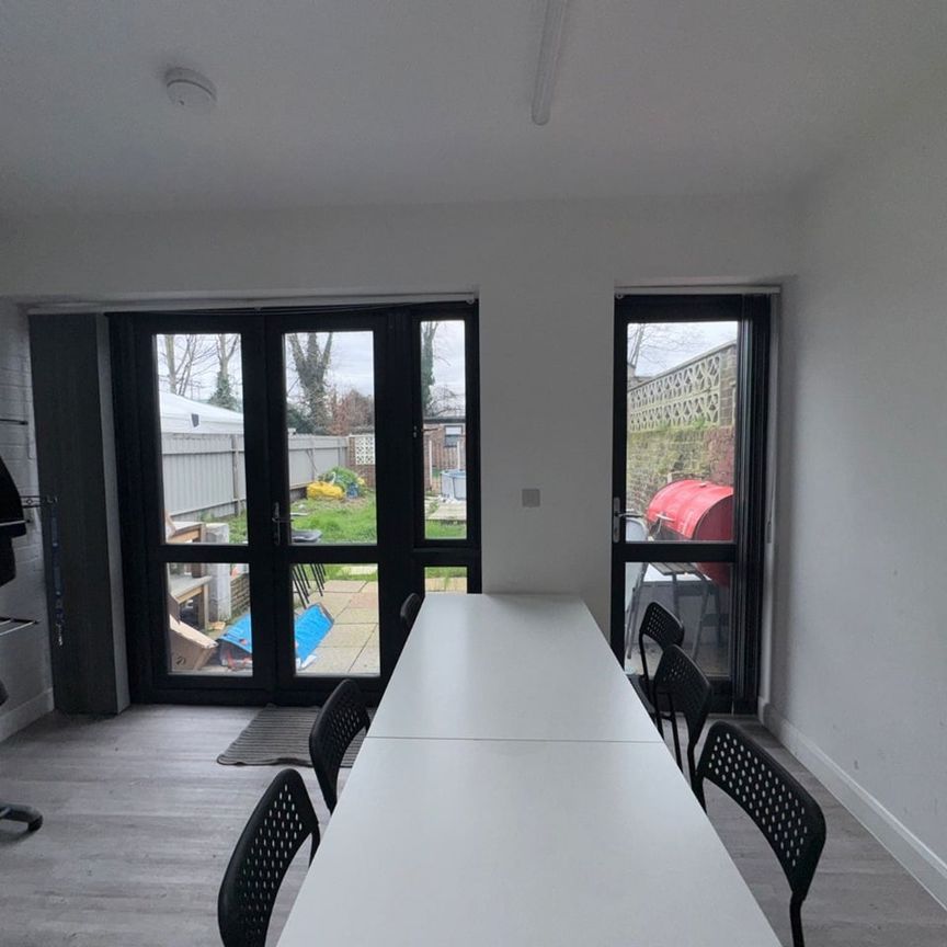 Room in a Shared House, Shelbourne Road, N17 - Photo 1