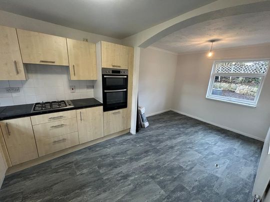 3 bedroom end of terrace house to rent - Photo 1