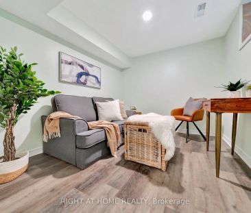 228 Mary Street #Main - Photo 2