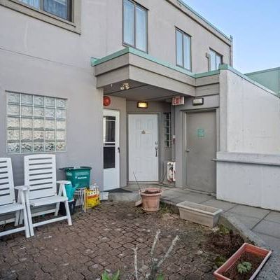 2Bed+Den 2 story Townhouse - Photo 4