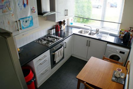 2 bedroom flat to rent - Photo 4