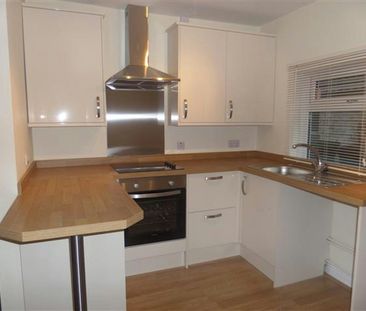 Terraced House to rent on - Photo 2