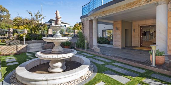 A Residence of Unrivalled Grandeur and Distinction - Photo 3
