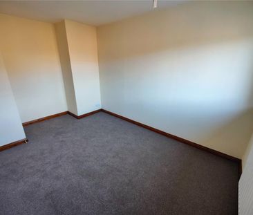 3 bedroom end of terrace house to rent - Photo 3