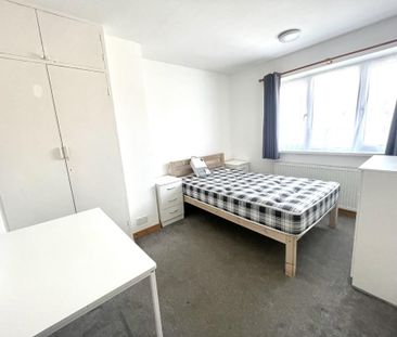 4 bedroom semi-detached house to rent - Photo 6