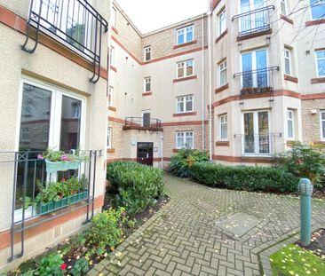 3 bedroom flat to rent - Photo 4