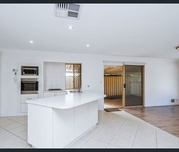 Spacious Family Living in Parkland Estate - Photo 3