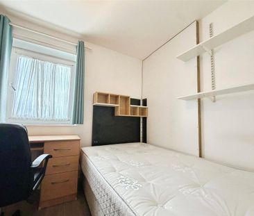 6 bedroom semi-detached house to rent - Photo 2