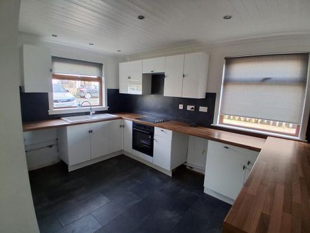 3 bedroom semi-detached house to rent - Photo 5