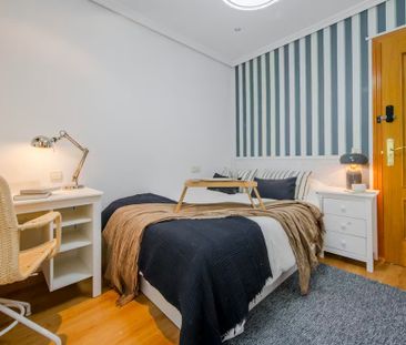 Calle de Torrelaguna, Madrid, Community of Madrid 28043 - Photo 2