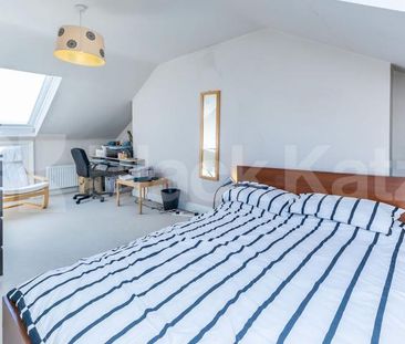 Amazing two double bedroom property set in a period conversion - Photo 6