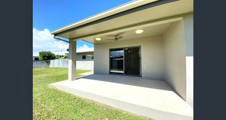 Air Conditioned, Secure 3 Bedroom Home - Photo 3