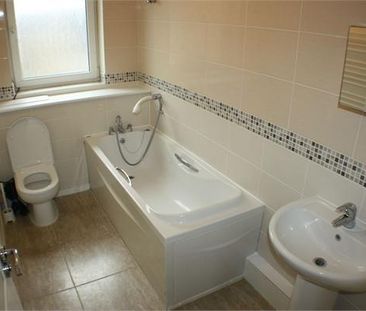 4 bedroom townhouse to rent - Photo 2