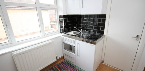 Westway, Shepherds Bush, London, W12 0SB - Photo 2